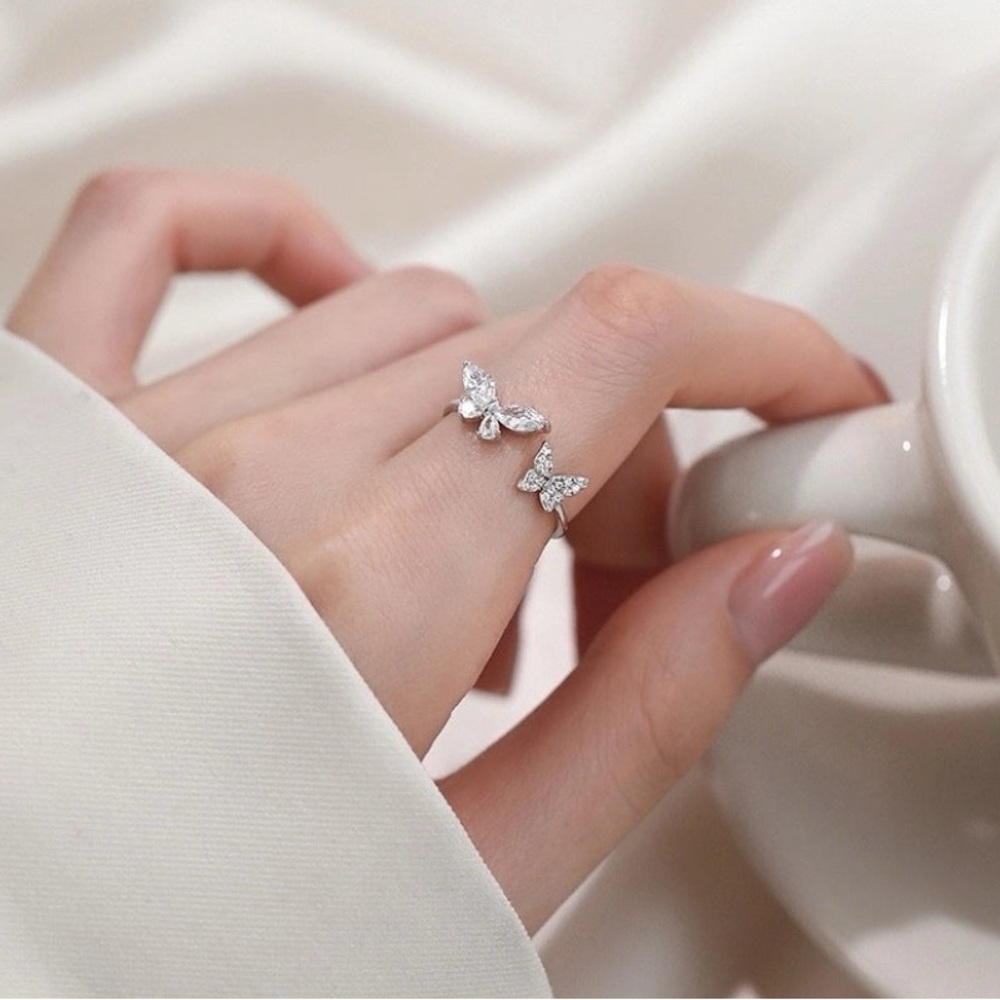 Elegant Silver Butterfly Ring
